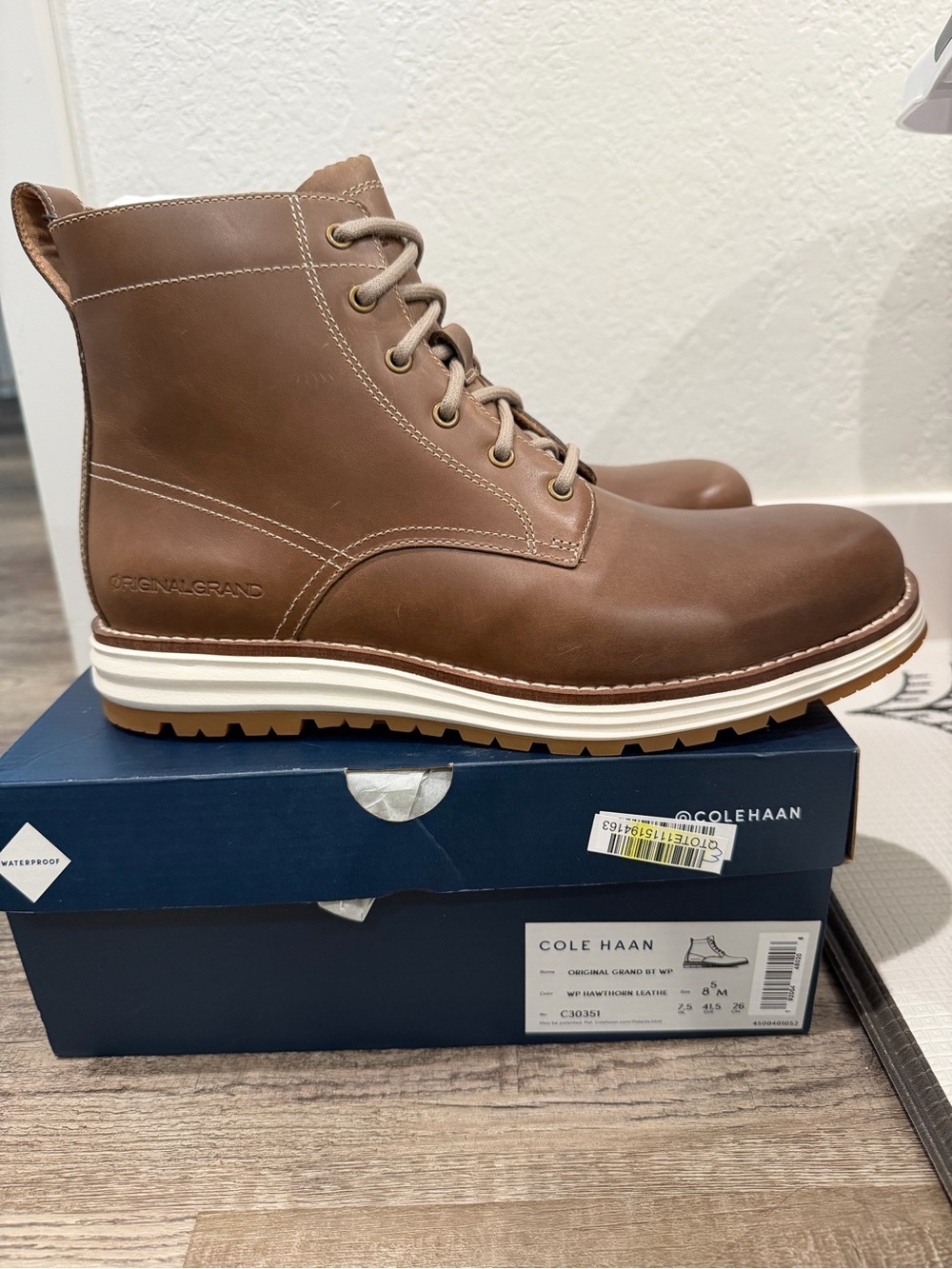 NIB Cole Haan Leather Waterproof Boots in Mens Size 8.5